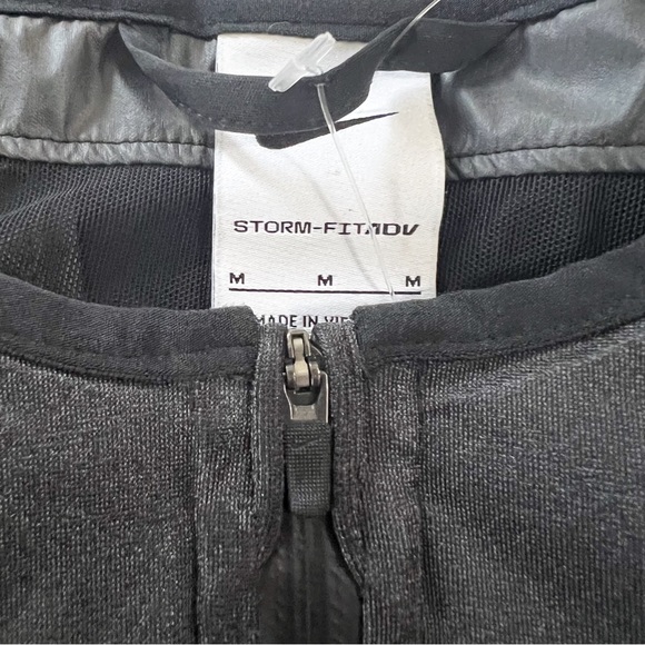 Nike Storm-FIT ADV Down-Fill Run Division Women's Black Running Jacket - Picture 15 of 16